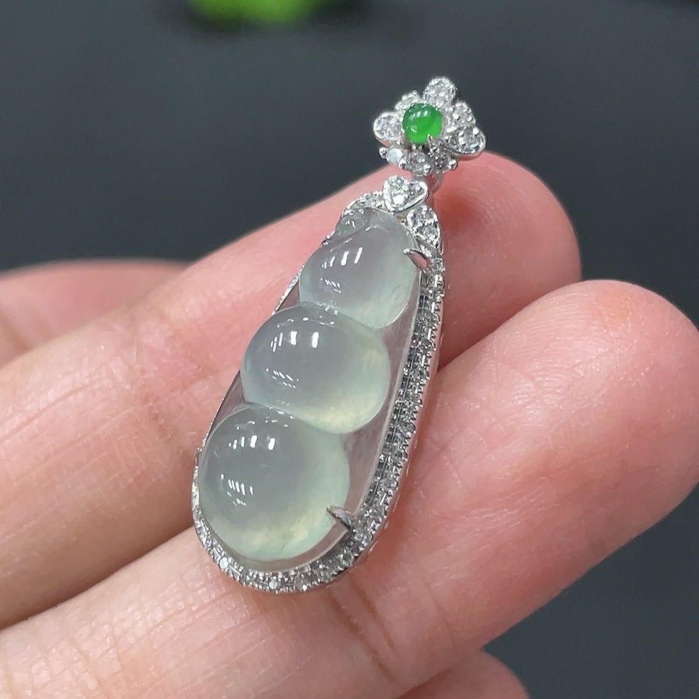 Jadeite Fu Dou Pendant with 18k Gold Setting, Approx. 2.68g