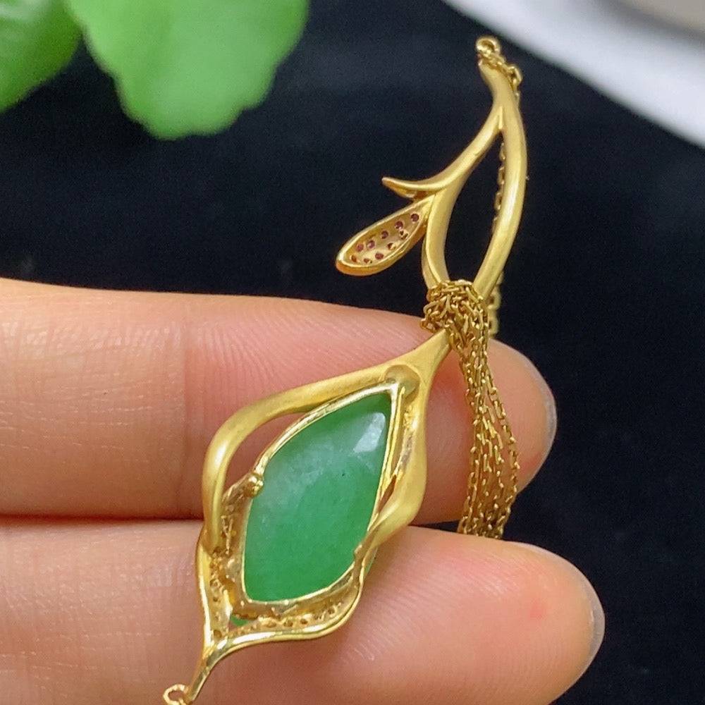 Jadeite inlaid necklace with 18k gold and diamonds, featuring intricate jade jewelry design by HUILIU HQ.