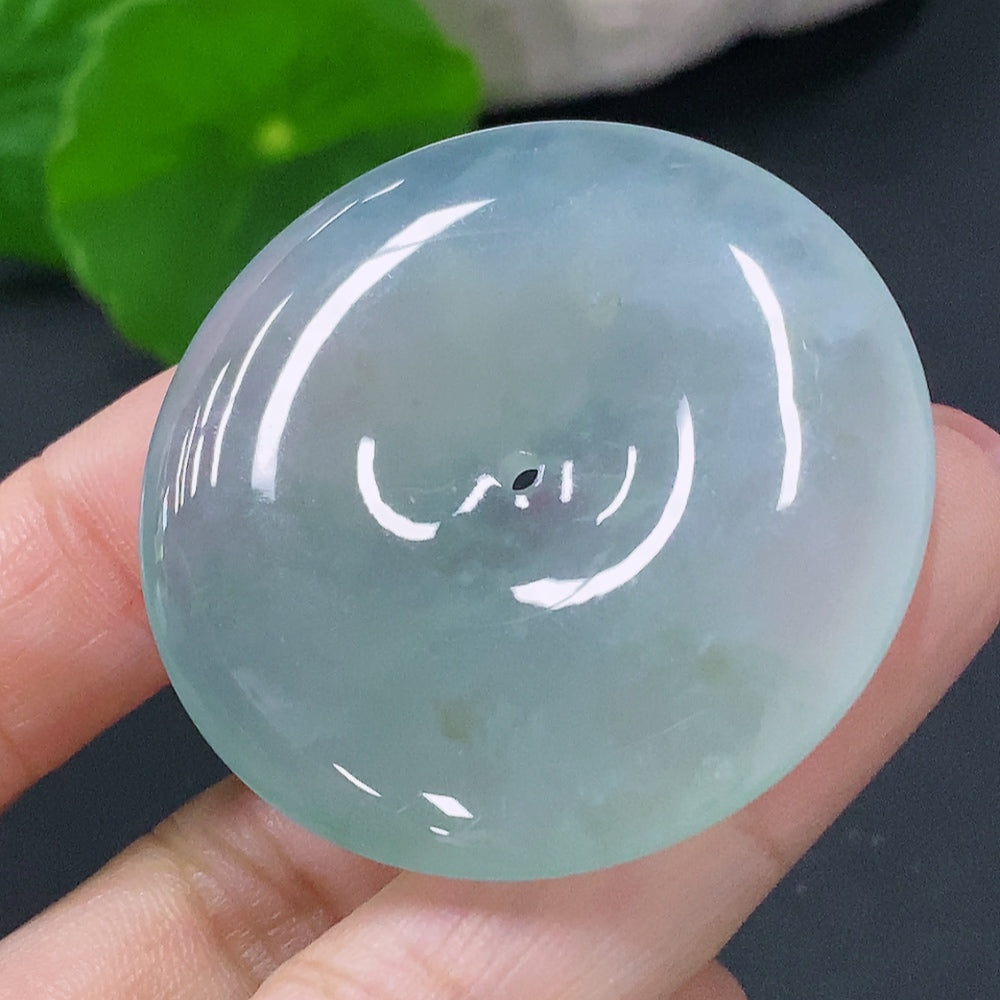 Jadeite pendant with peace knot design, crafted from green jade, weighs approximately 20.19 grams, by HUILIU HQ.