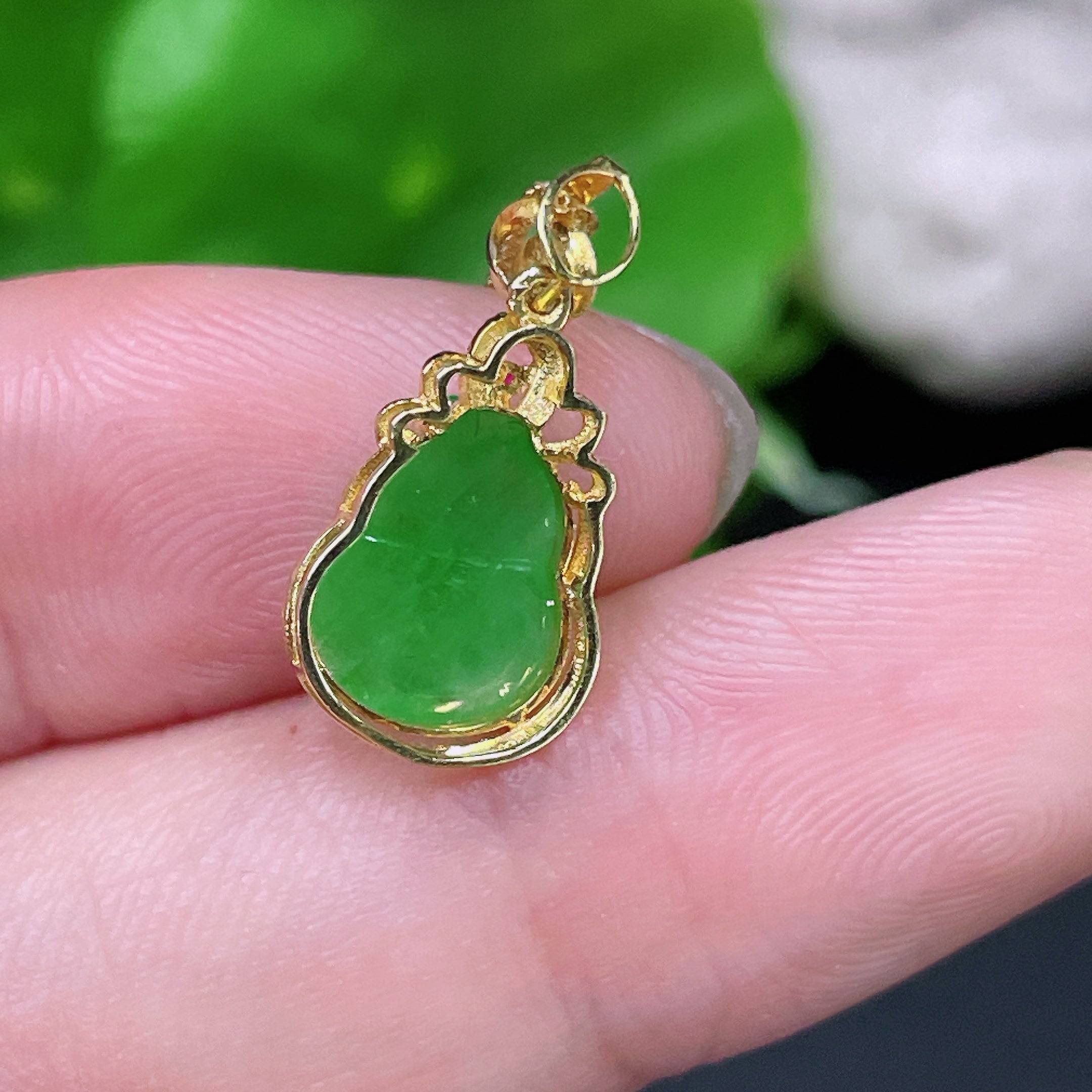 Jadeite Inlaid Gourd Pendant 18k Total Weight Approx. 1.35g with Chain