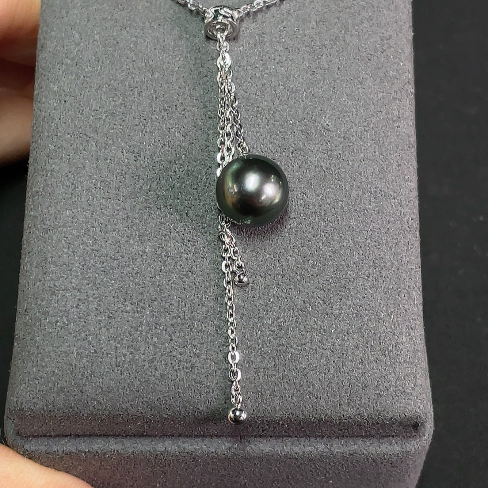 Seawater pearl necklace by HKHQ featuring 9.9mm pearls on an 18k gold chain, total weight approx. 4.93g, close-up view.