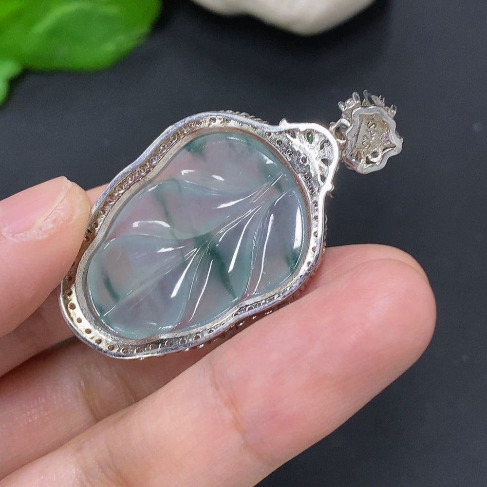 Jadeite leaf inlaid pendant Non-gold inlaid Total product weight about 8.5g (top bead non-A)
