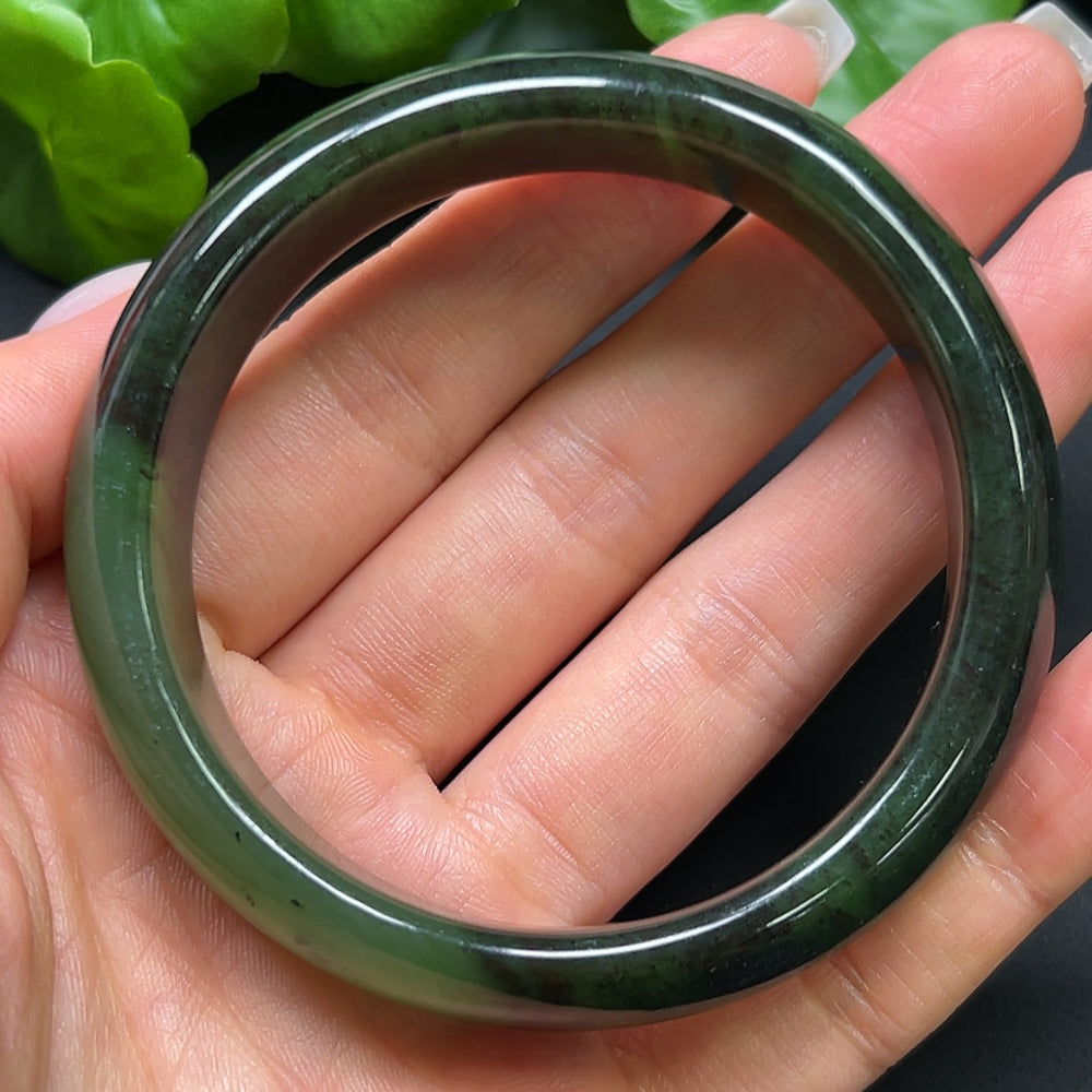 Hetian jade round bracelet with 56mm diameter and 59.3g weight, featuring smooth, polished jade beads, by HKHQ.