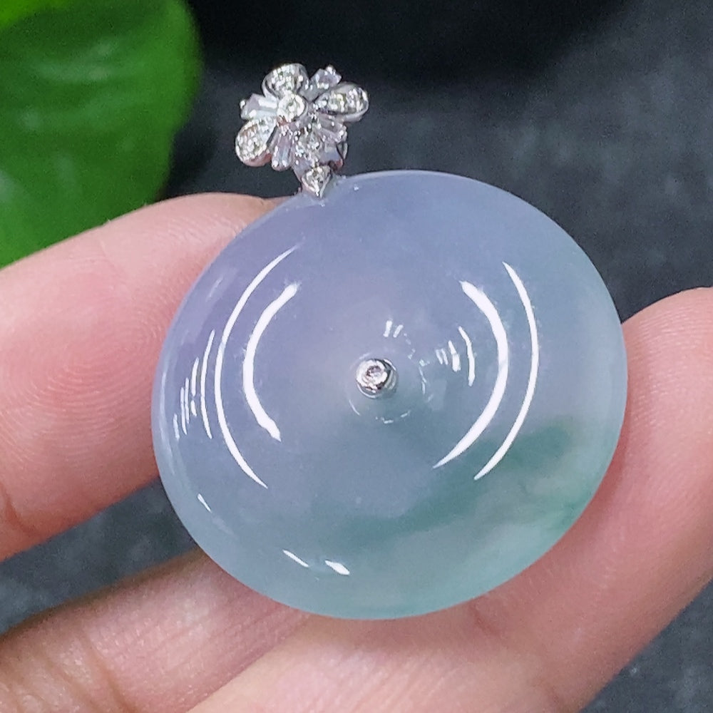 Jadeite Pendant Peace Knot 18k with Diamond, Total Weight Approx. 7g