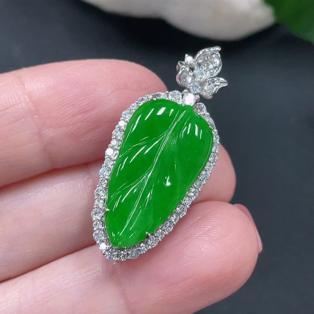 Jadeite Leaf Inlaid Pendant 18K Gold Setting Total Weight Approx. 6.11g