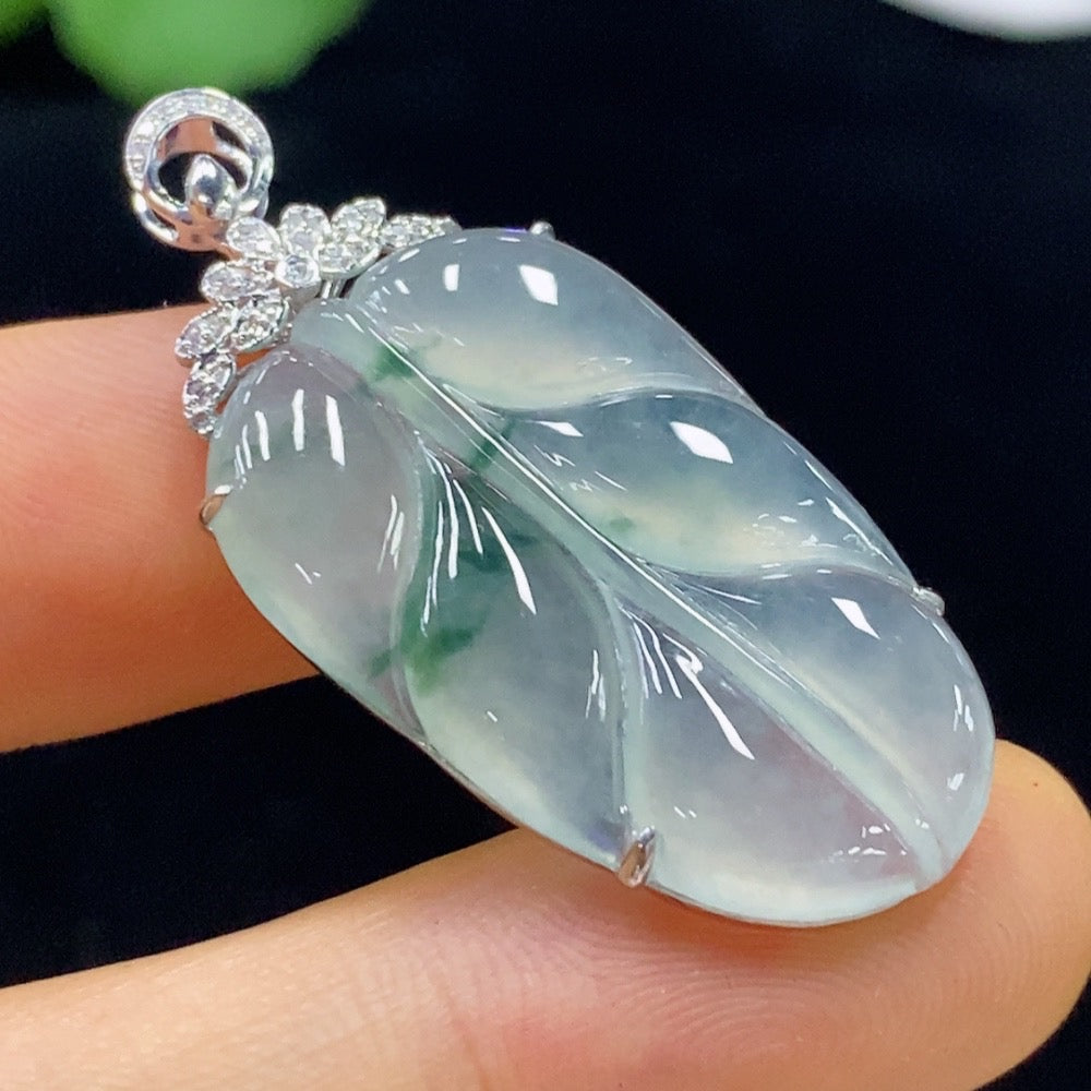 Jadeite leaf pendant with 18k gold accents and diamond details, crafted by HUILIU HQ, weighing approximately 4.42 grams.