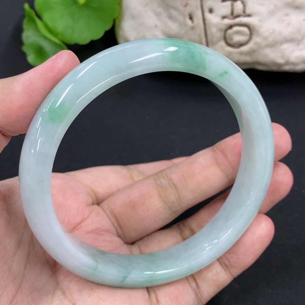 HKHQ jadeite round bracelet with jade stones, weighs approximately 59.8g, size 63.5mm, showcasing smooth, polished jadeite beads.