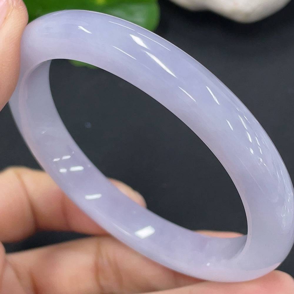Jadeite concubine bracelet by HUILIU HQ featuring smooth jade beads, measuring 54.2/48.2mm, weighing approximately 36.28g.