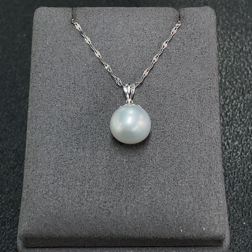 Seawater pearl necklace with 18k gold clasp, featuring 11.3mm pearls, total weight approx. 3.23g, by HKHQ.