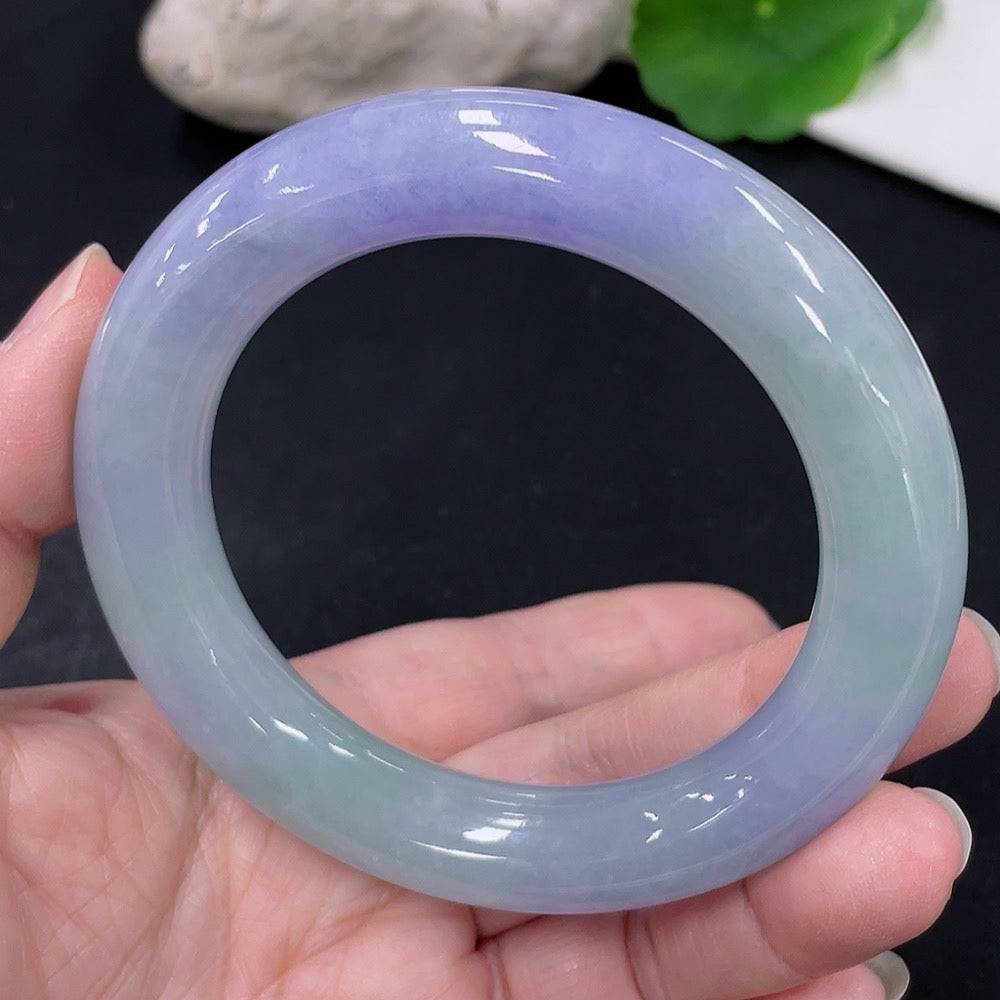 HUILIU HQ jadeite round bangle in size 57.7 with an approximate weight of 87.1g, showcasing smooth, polished jade surface.