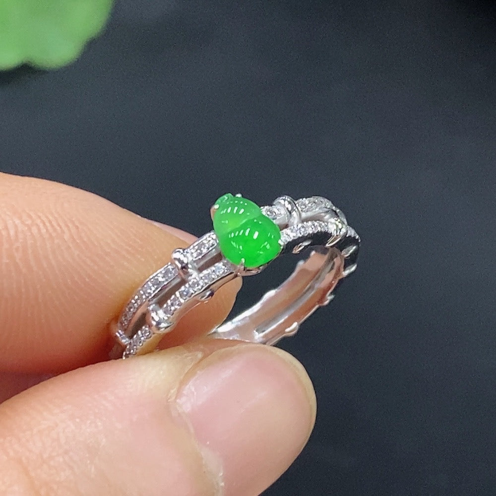 Jadeite Inlaid Ring 18k Size 14 Total Weight Approx. 3g