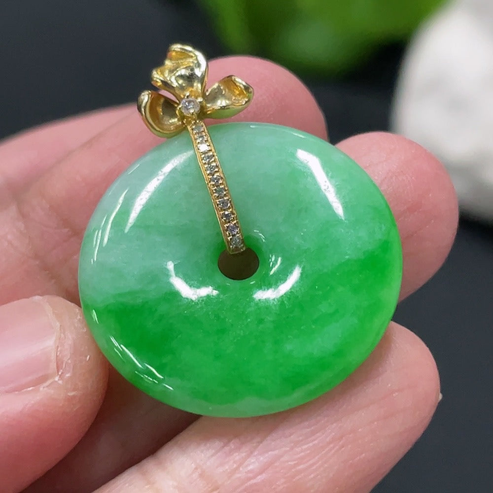 Jadeite Pendant Safety Buckle with 18K Gold and Diamond Accents, Total Weight Approximately 5.75g