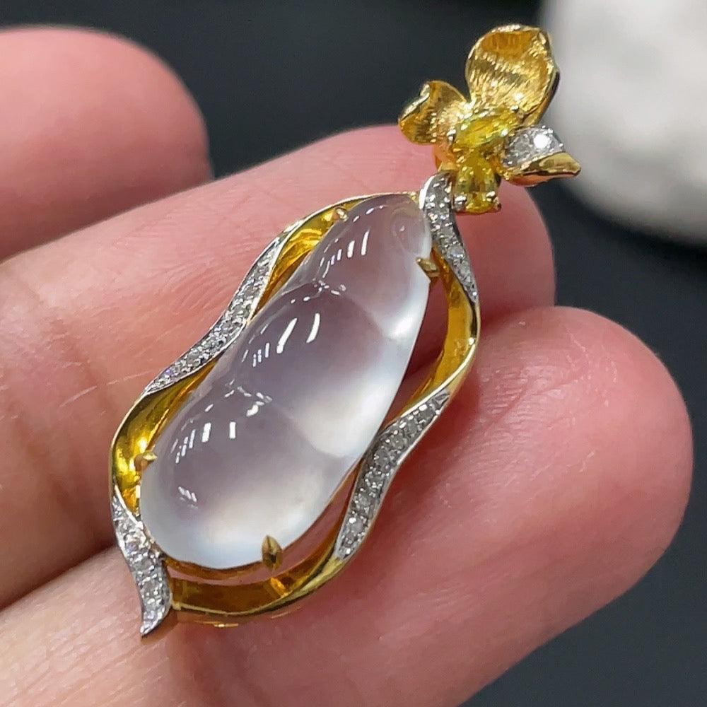 Jadeite Blessed Bean Pendant, 18k Gold Setting, Total Weight Approx. 3.47g