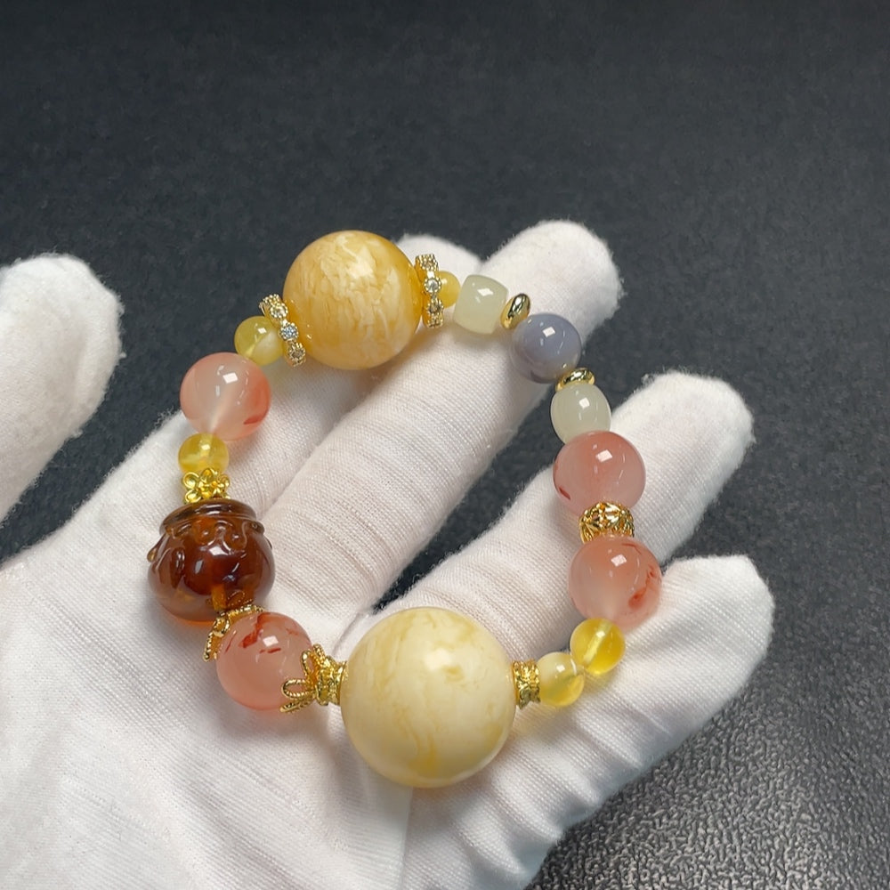 Amber Beeswax Bracelet with Southern Red Agate and Hetian Jade, Non-Gold, Total Weight Approx. 30.6g, Size 6.6-21.2mm