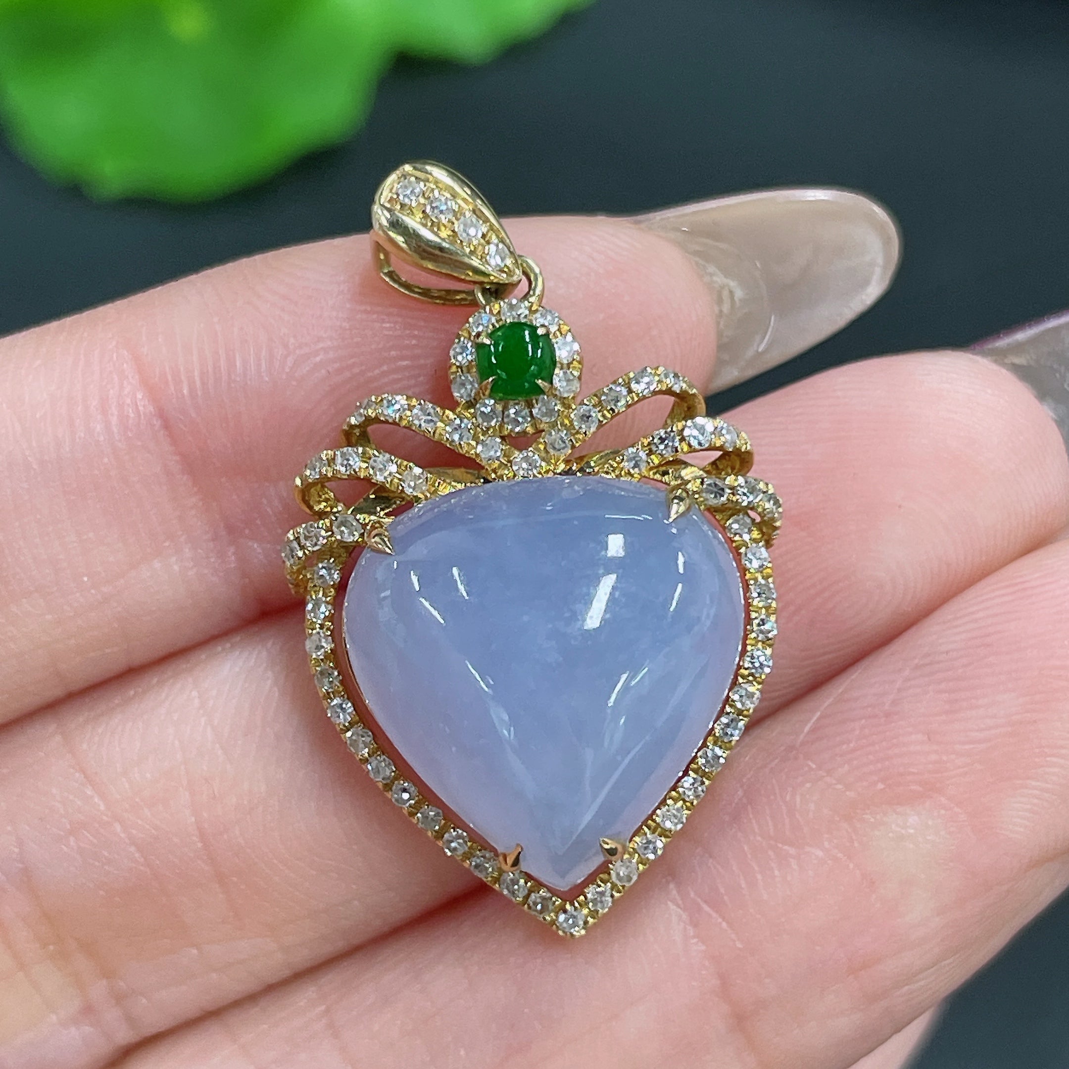 Jadeite Pendant 18k Gold Inlaid with Diamonds Total Weight Approx. 4.95g