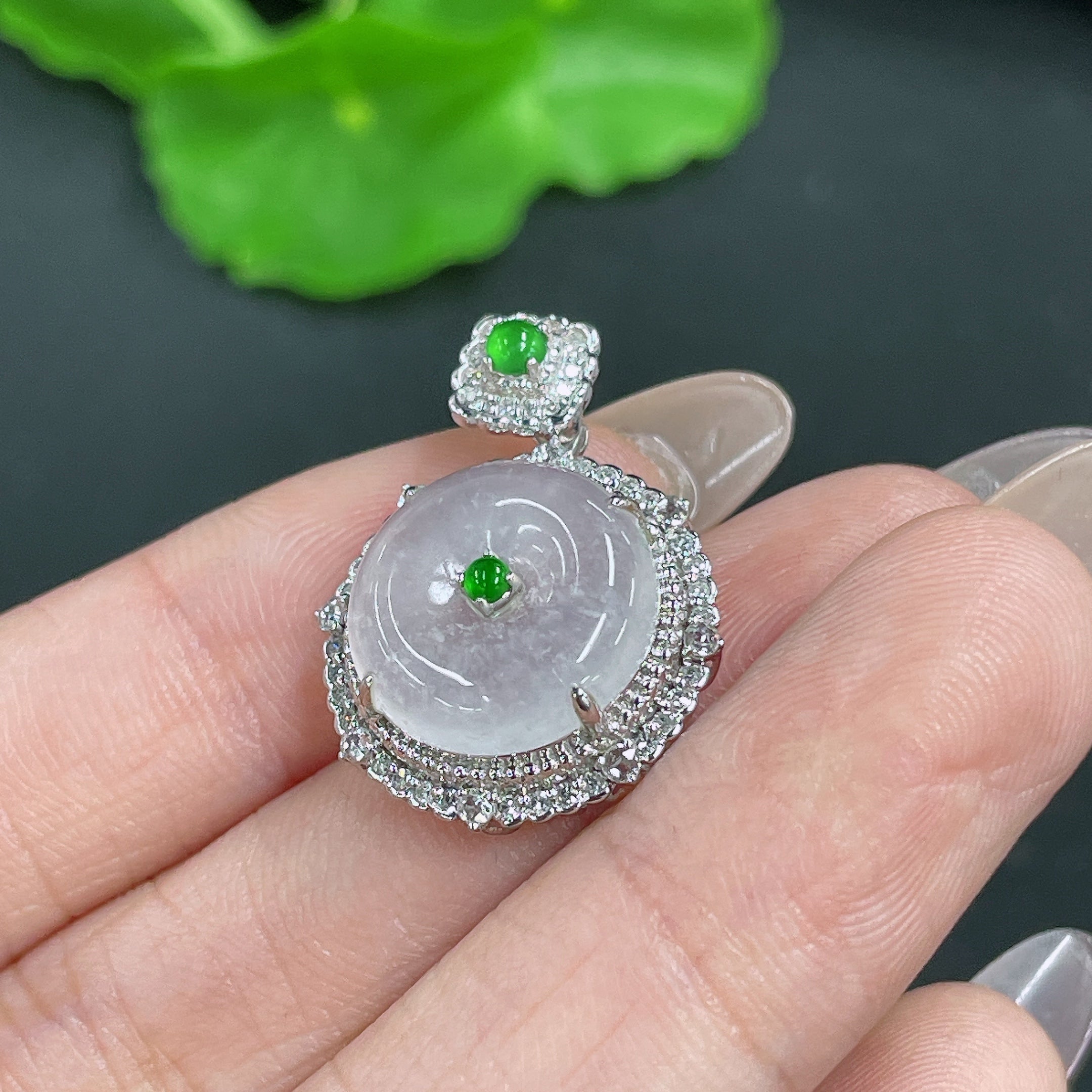 Jadeite Peace Knot Inlaid Pendant with 18k Gold and Diamond Accents, Total Weight Approximately 3.29g