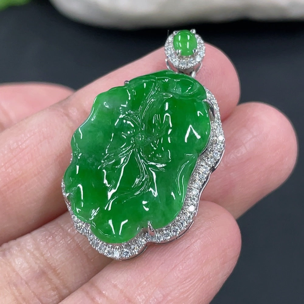 Jadeite Harmony and Beauty inlaid pendant with diamonds, gold content 58%, featuring jade and gold accents, weight approx. 5.96g.