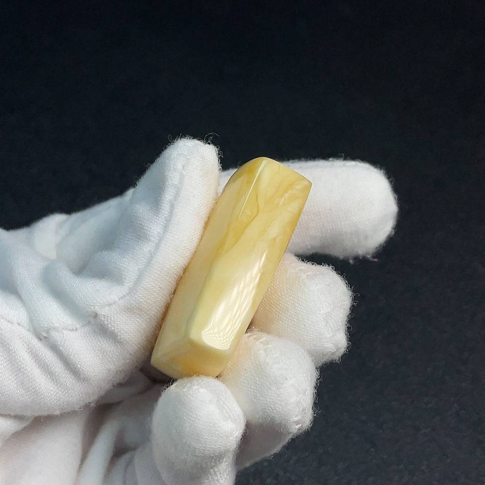 Amber beeswax pendant from HUILIU HQ, approximately 10.42g, showcasing warm amber color and handcrafted jewelry design.