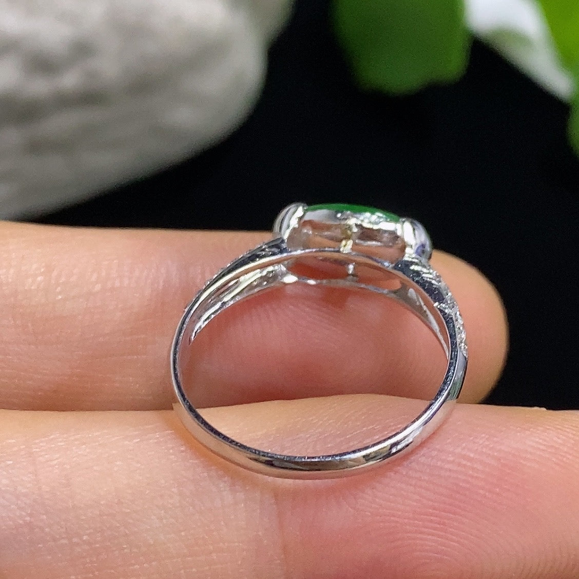 Jadeite Cabochon Inlaid Ring 18K with Diamond Accents