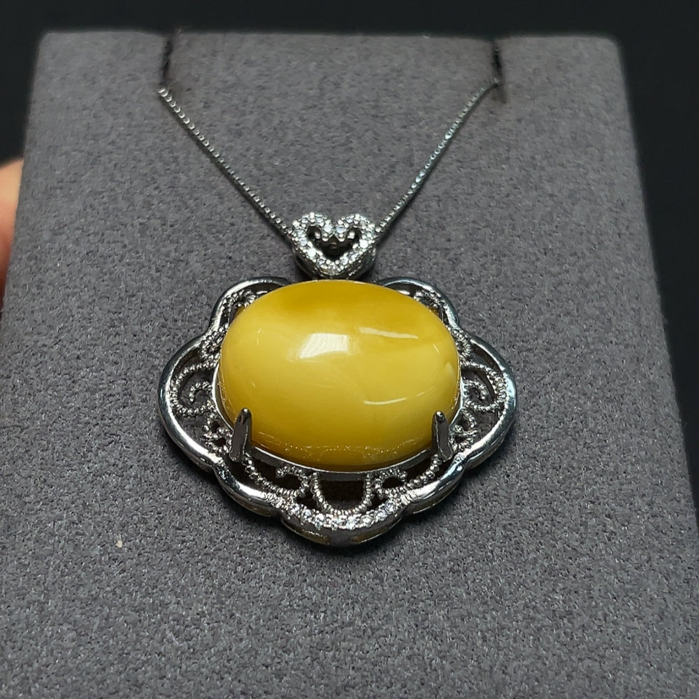 Amber Beeswax Pendant with 18K Gold Chain (Pendant Not Gold, Total Weight Including Chain Approx. 7g)
