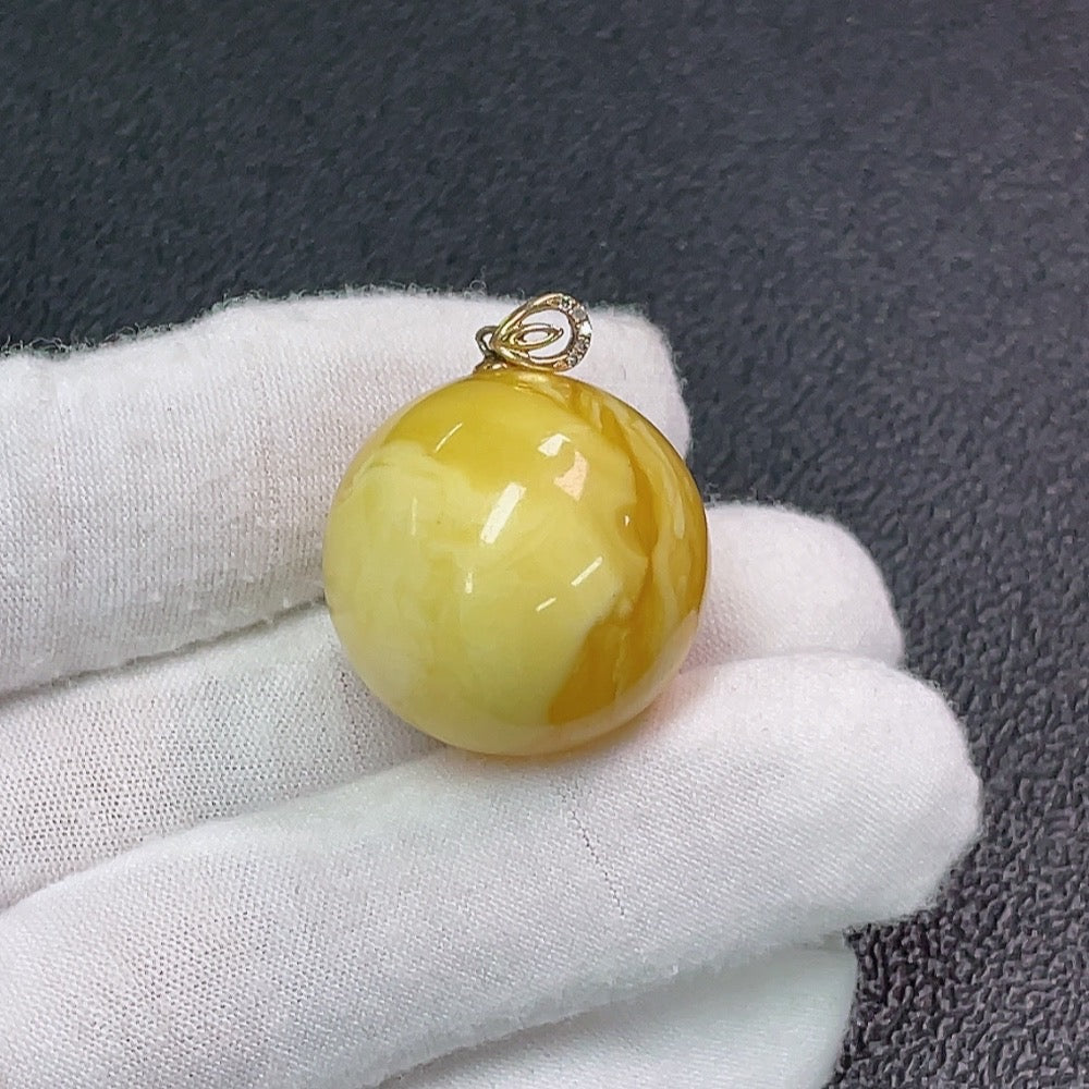 18K Amber Pendant, Total Weight Approx. 8.36g, Size About 24.1mm