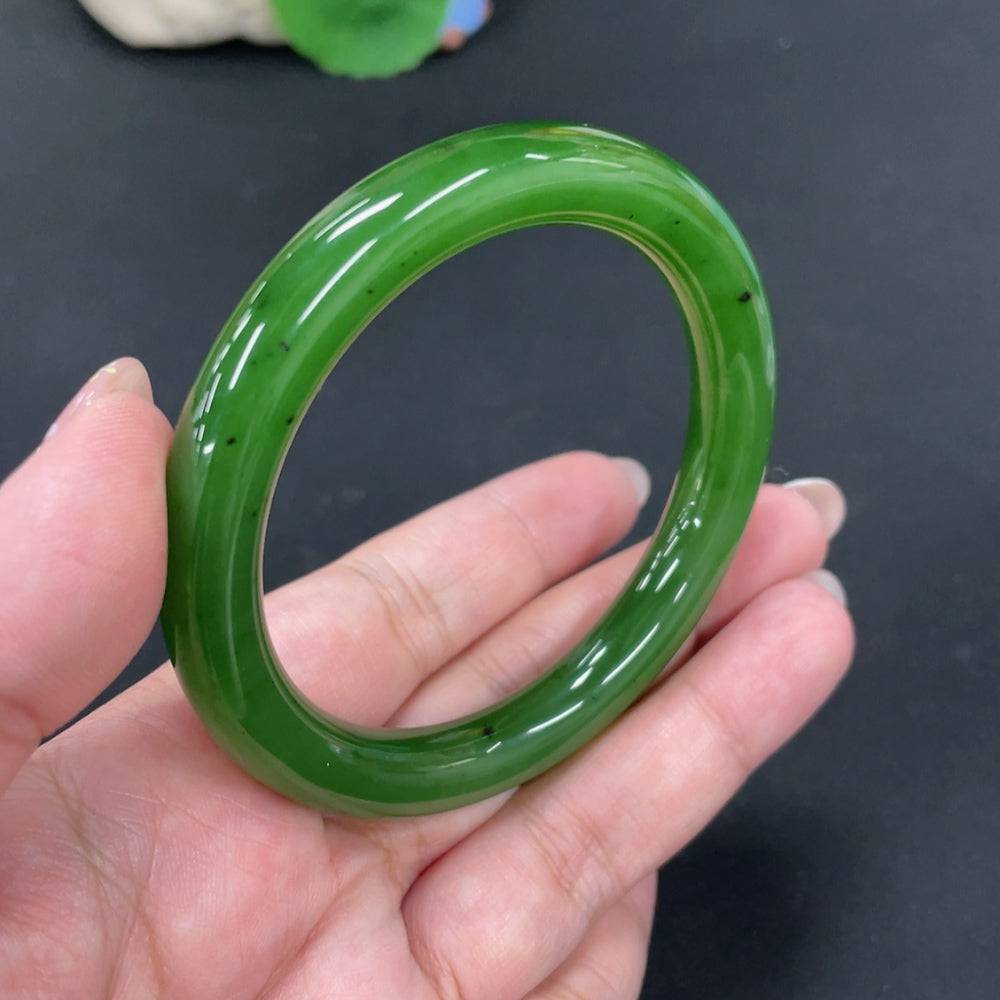 Huiliu certified Hetian jade round bangle showcasing smooth, polished jade with natural green and white hues.