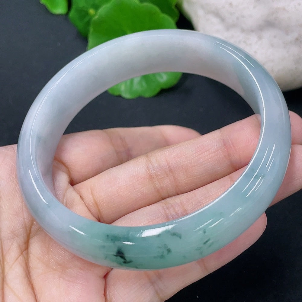 HKHQ jadeite round bangle in size 57.8 with a weight of 62.2g, showcasing smooth, polished jadeite craftsmanship.
