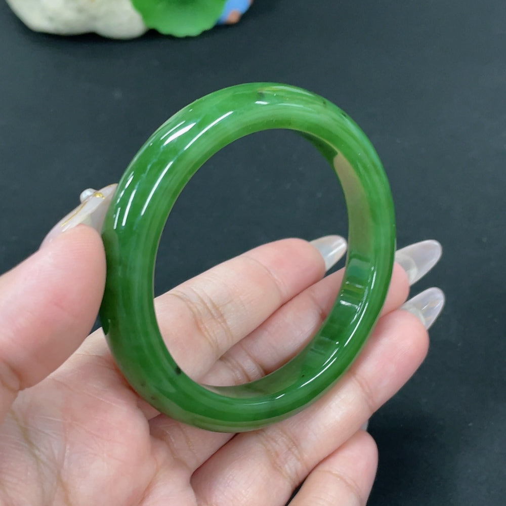 Hetian jade round bracelet with size 55.1 and 47g weight, crafted by HUILIU HQ, showcasing smooth, polished jade beads.