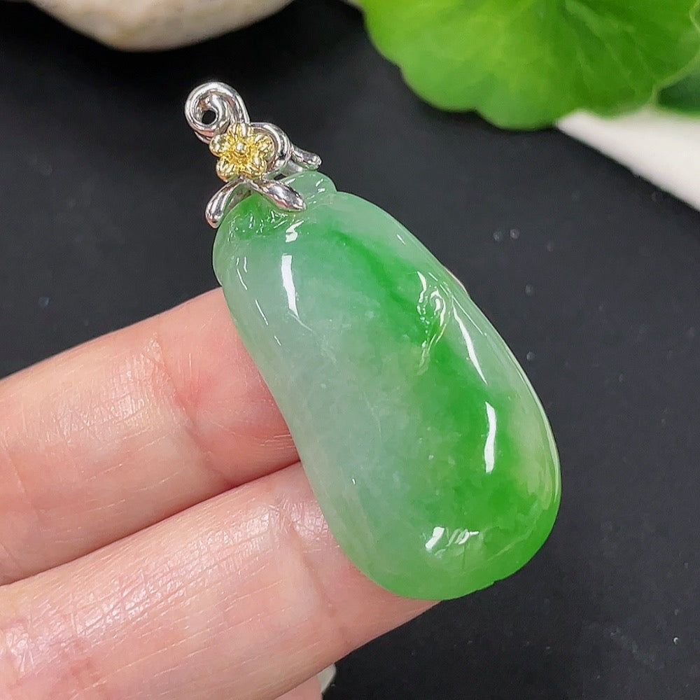 Jadeite Fuwa Pendant with 18K Gold, Total Weight Approximately 9.5g