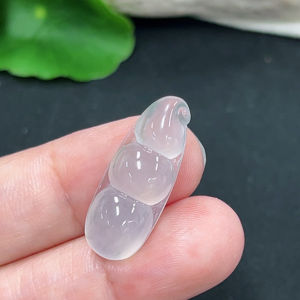 Jadeite Lucky Bean Pendant from HKHQ, handcrafted jade jewelry with a smooth green jade bean shape, weighing approximately 3.2g.