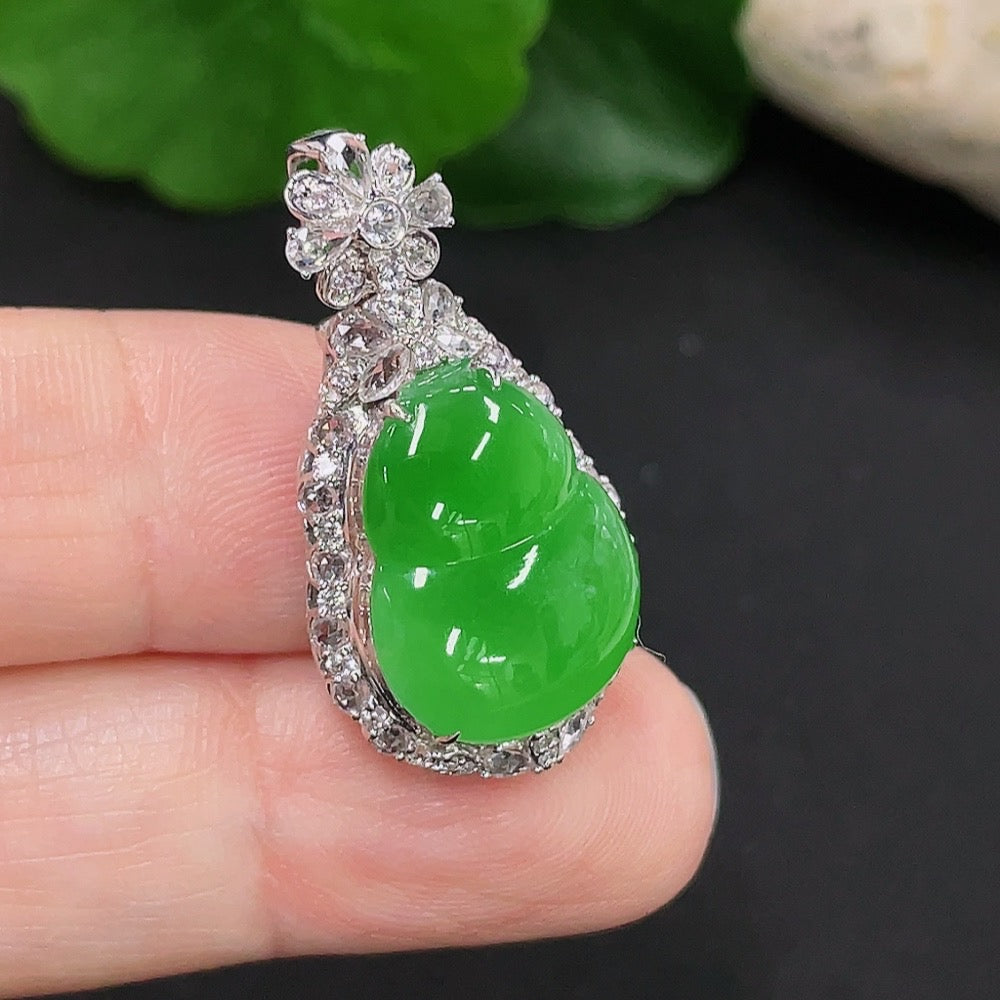 Jadeite Inlaid Gourd Pendant 18k Non-Diamond Total Weight Approx. 5.38g