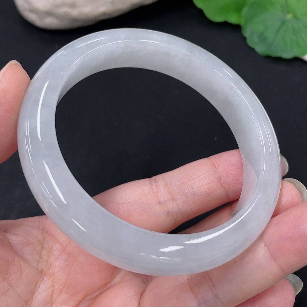 Huiliu certified jadeite round bangle showcasing smooth, polished green jade with a glossy finish and intricate craftsmanship.