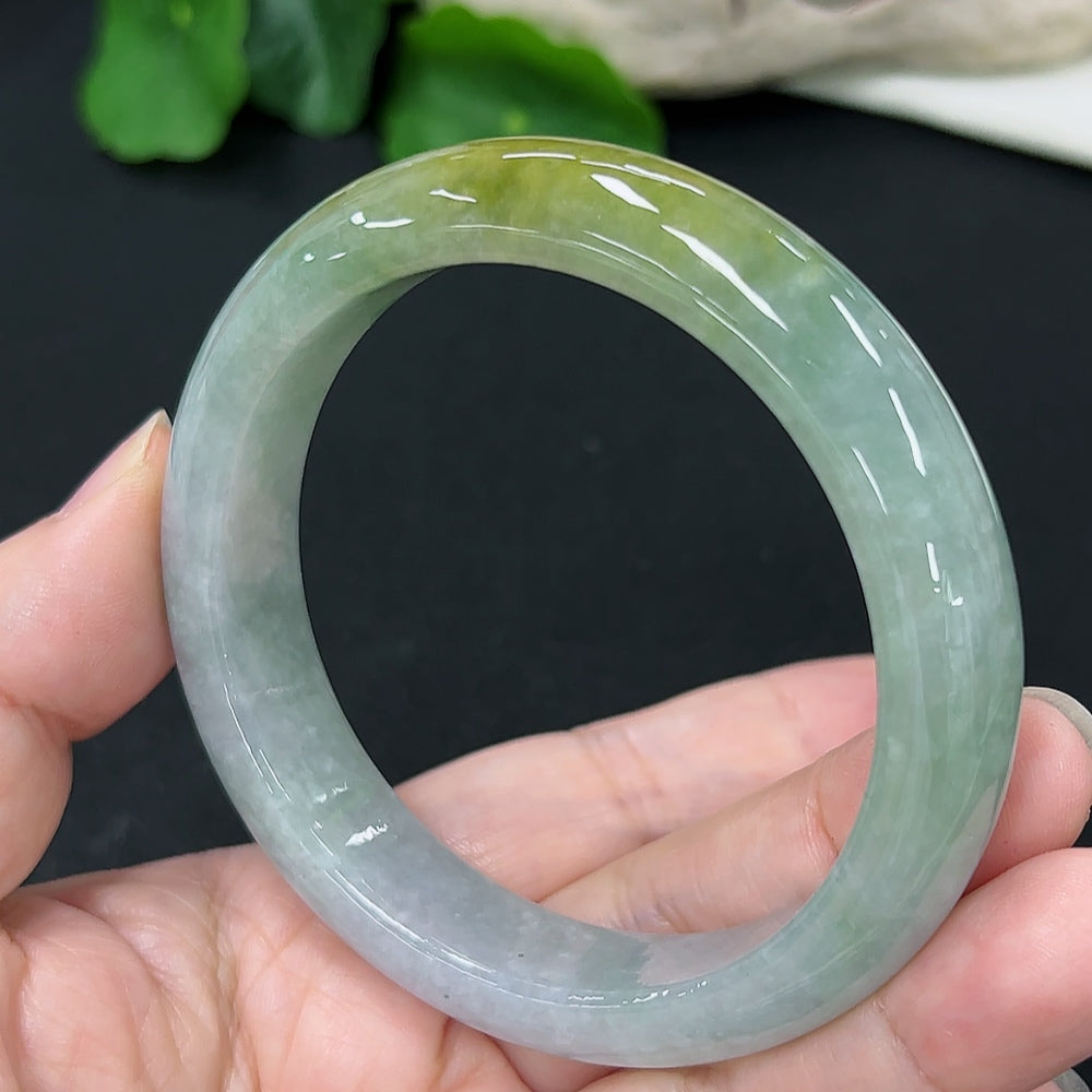 HKHQ jadeite round bangle in size 58, showcasing smooth, polished jadeite with a glossy finish and elegant circular design.