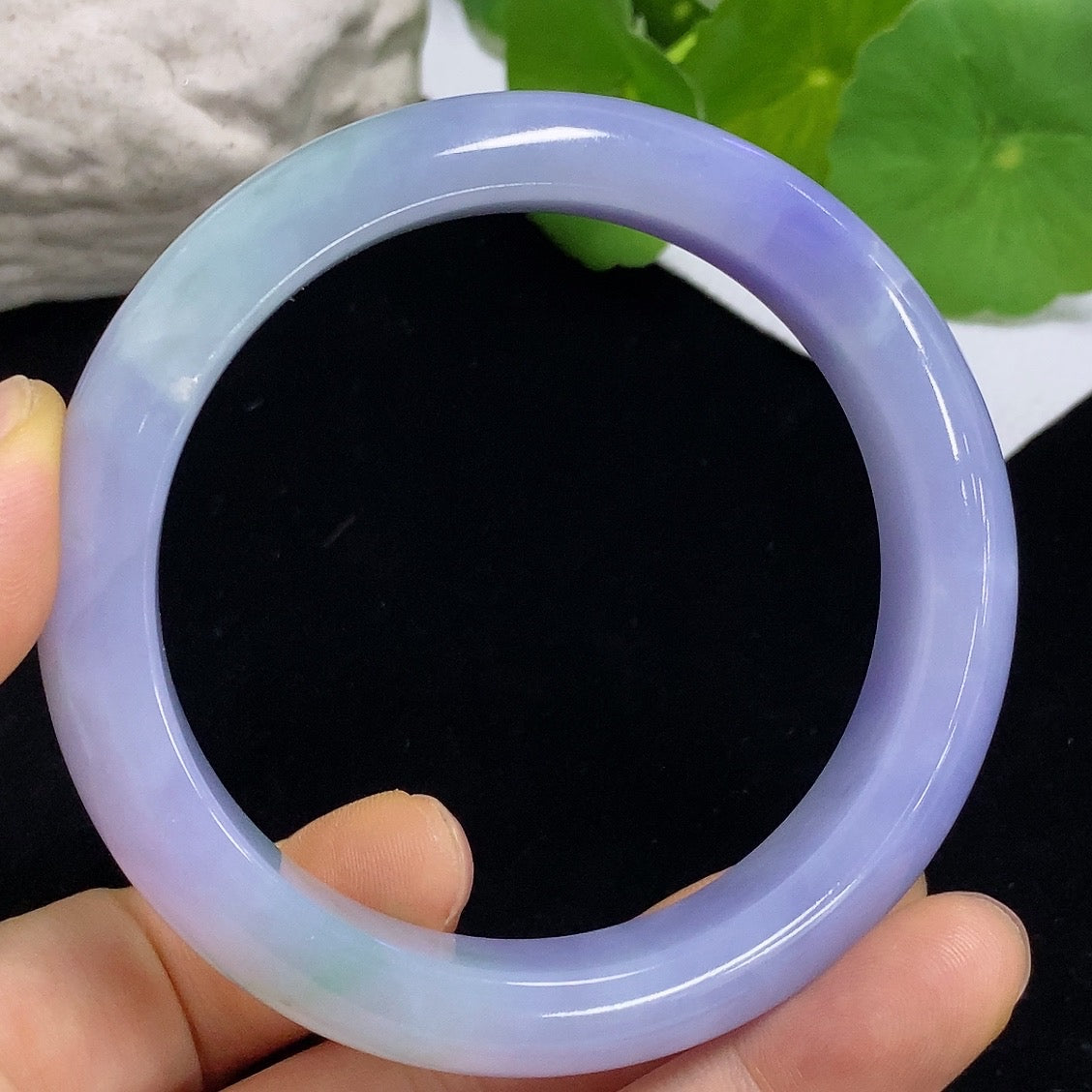 HKHQ jadeite round bangle, size 58.8, weighing approximately 73.24g, featuring smooth, polished jadeite bracelet with a glossy finish.