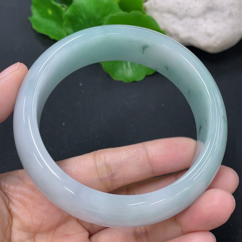 HKHQ jadeite round bangle, 59.5mm size, crafted from green jade, with a total weight of approximately 100.43g.