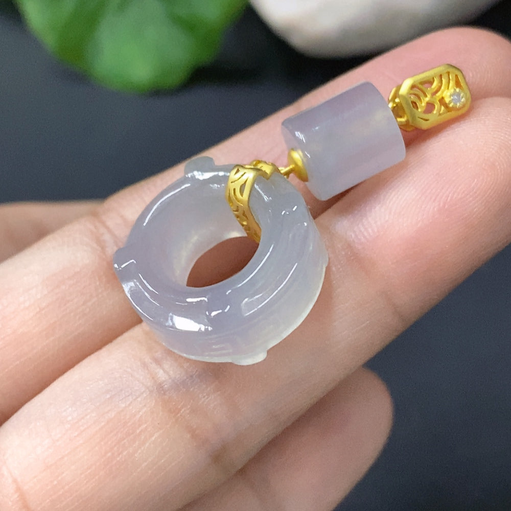 Jadeite Pendant with 18K Gold Clasp, Total Weight 6.043g