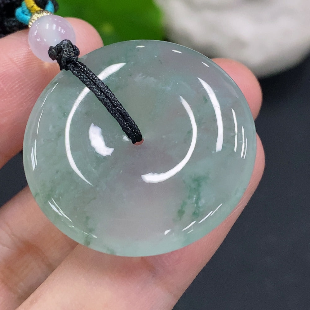 Jadeite Peace Knot, total weight including rope approximately 12.5g