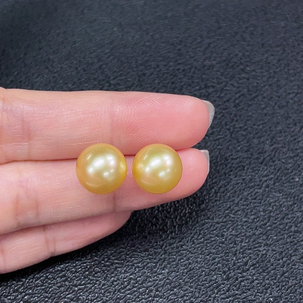 18k Seawater Pearl Earrings, Color Origin Undetermined, Total Weight Approx. 3.79g, Size Approx. 10.3mm