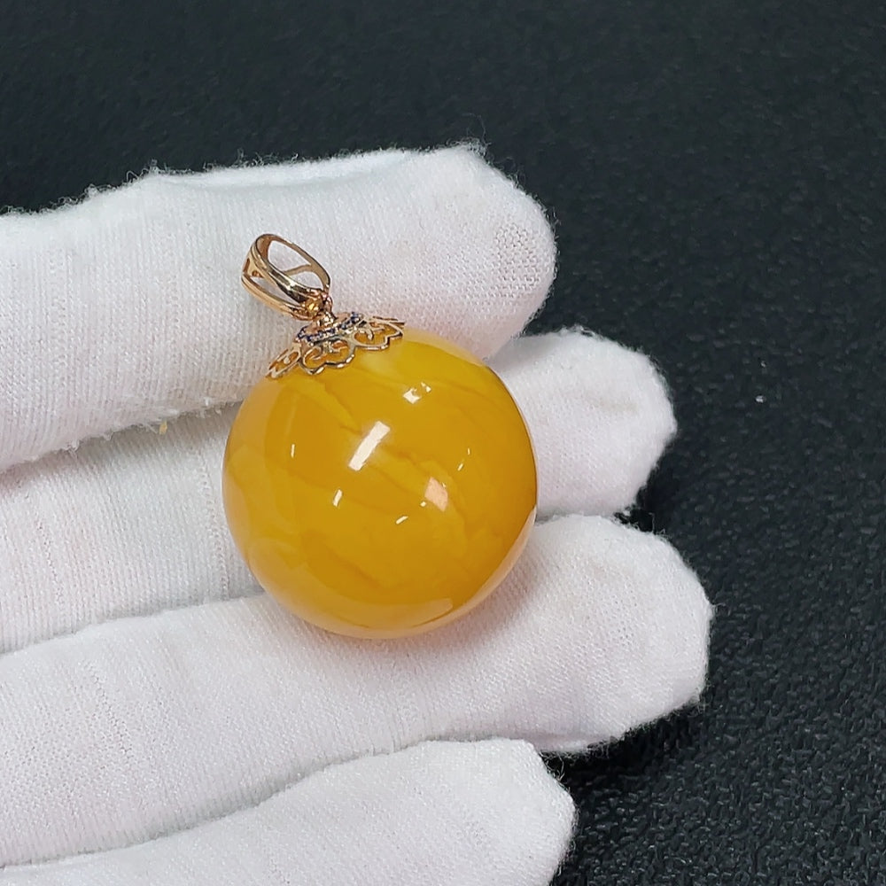 18K Amber Beeswax Pendant, Total Weight Approx. 10.09g, Size About 25mm