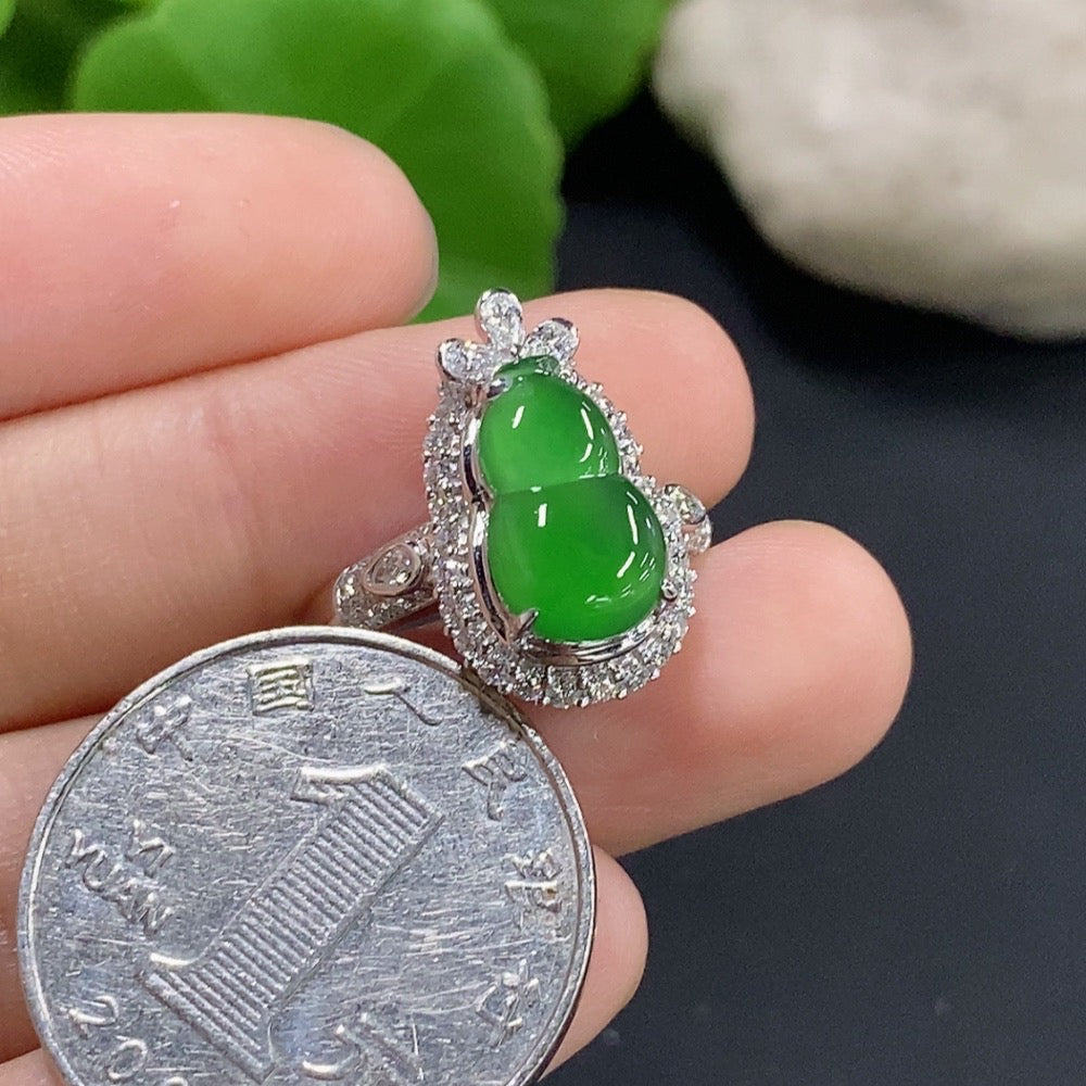 Jadeite inlaid ring 18K gold (with diamond accents)