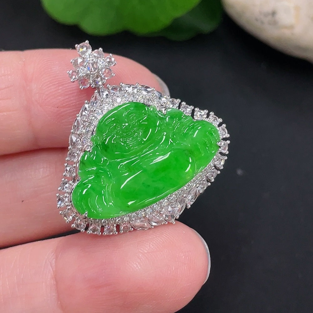 Jadeite Buddha pendant 18K gold total weight approx. 7g (with diamond accents)