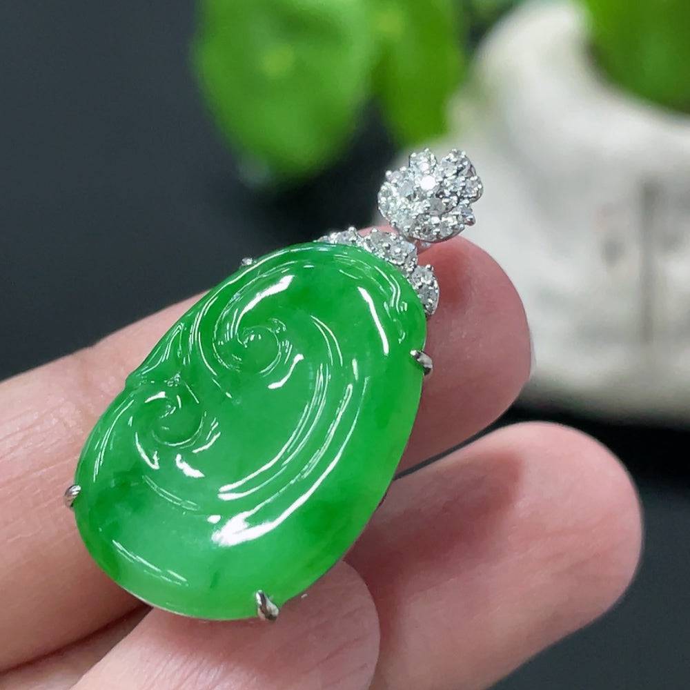 Jadeite Ruyi pendant in 18k gold with diamond inlays, crafted by HUILIU HQ, showcasing detailed jade and gold design.