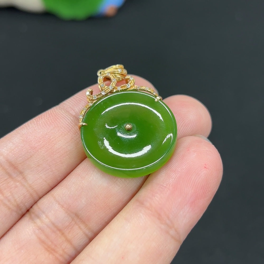 Hetian Jade Jasper Inlaid Pendant Peace Knot, Total Weight Approx. 3.6g, No Hallmark, 18K Gold Content