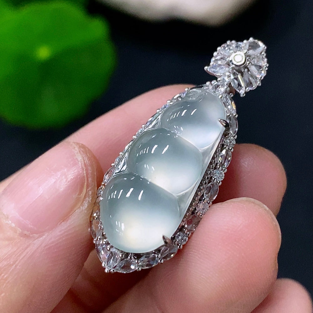 Jadeite Blessed Bean Pendant Set in 18k Gold with Diamond Accents, Total Weight Approximately 5.65g