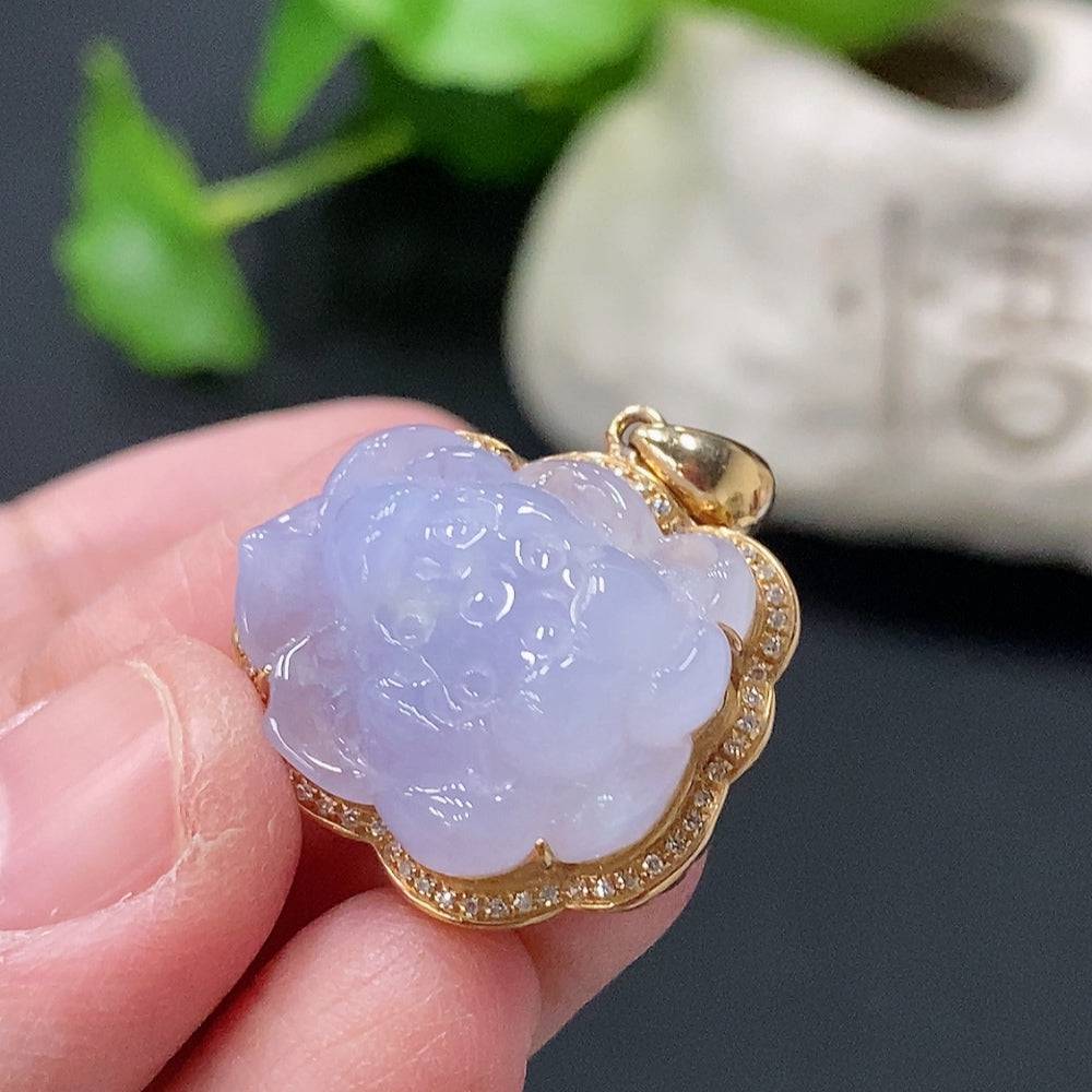 Huiliu Jadeite Lotus inlaid pendant set with diamonds, featuring a jade jadeite pendant and matching jewelry in elegant design