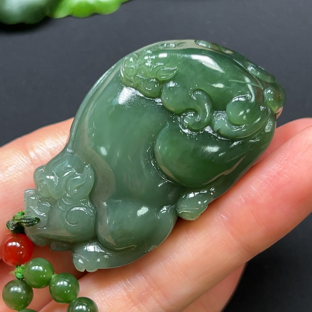Hetian jade Pi Xiu pendant with chain, featuring detailed craftsmanship, weighs approximately 108.96g, by HKHQ.