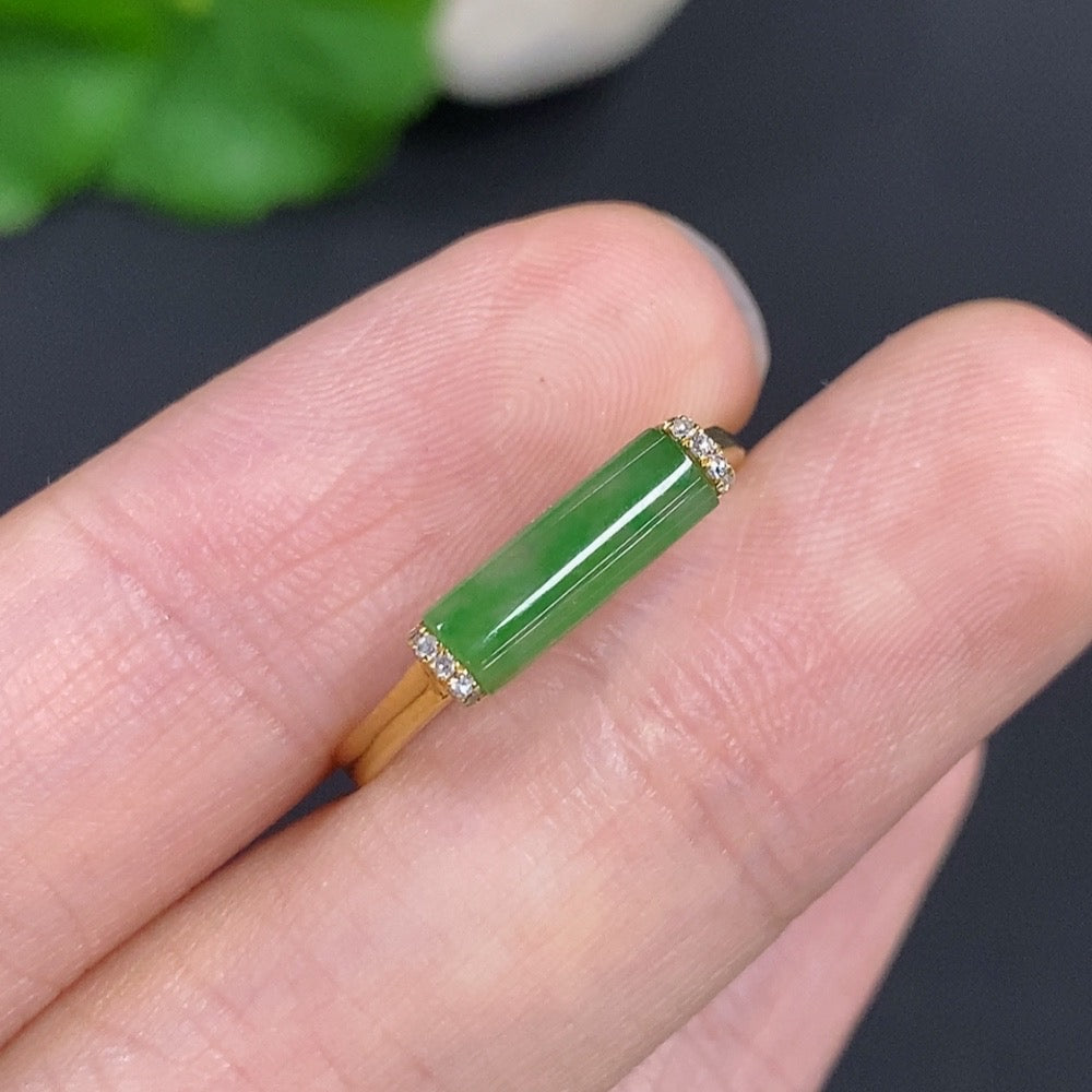Jadeite inlaid ring 18K gold with diamond accents