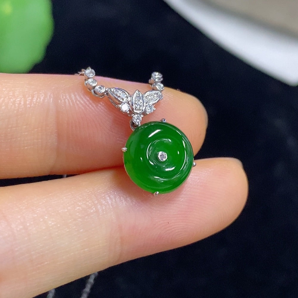 Jadeite Peace Knot Pendant Set in 18K Gold with Diamond Accents, Total Weight Approx. 1.95g (Including Chain)