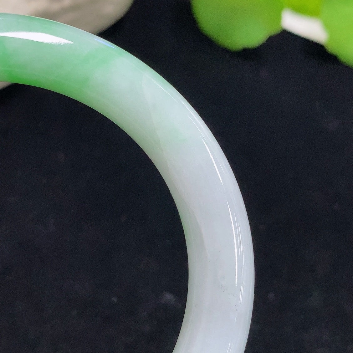 HKHQ jadeite round bangle in size 55, weighing 51.42g, showcasing a smooth, polished green jadeite bracelet.