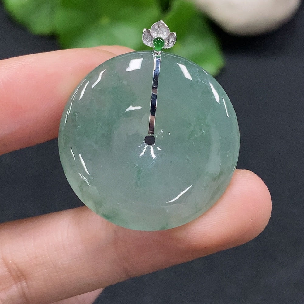 Jadeite Peace Knot Pendant 18K Gold Total Weight Approx. 8.5g